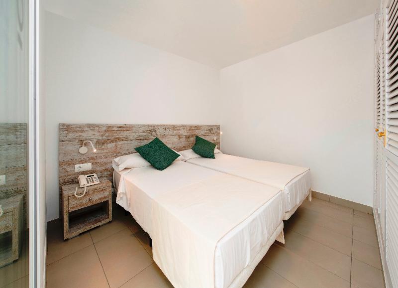Apartamentos Vibra Riviera Сан-Антонио-Абад Экстерьер фото